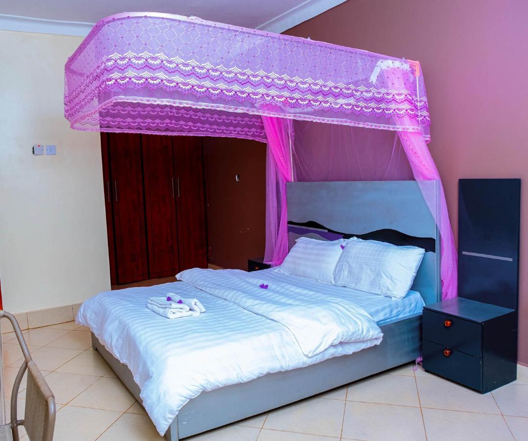 אנטבה Airport Unique Hotel מראה חיצוני תמונה